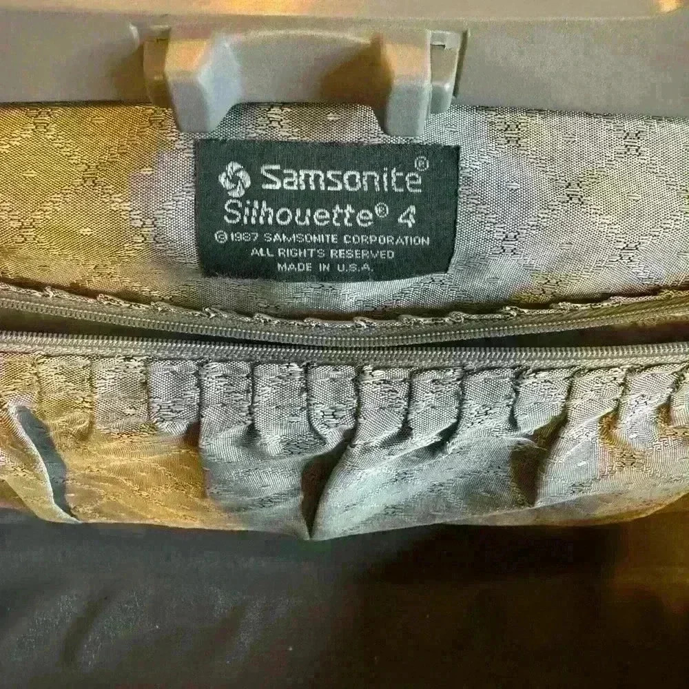 Samsonite Train/Make-Up Case - Picture 5 of 10
